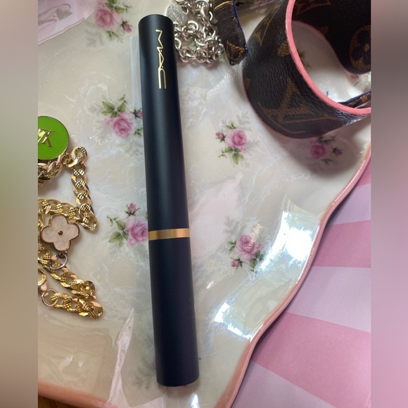 Sheer Outrage 🤯 MAC Powder Kiss full size lipstick NEW - Picture 13 of 13